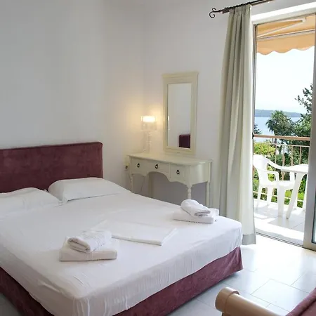 Akrogiali Pensionat 3*