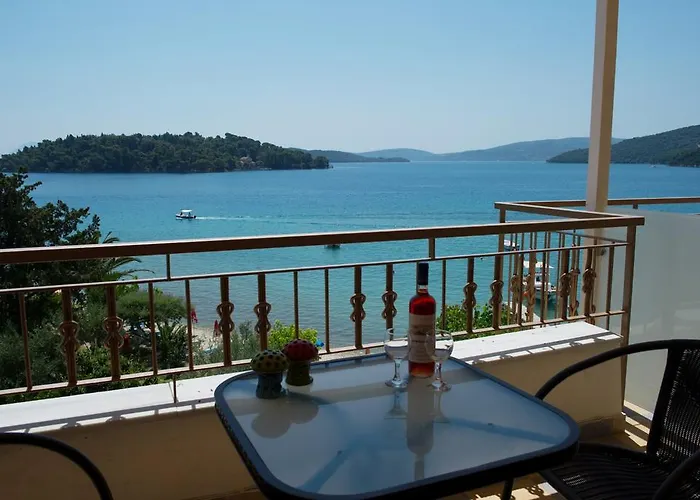 Guest house Akrogiali 3*